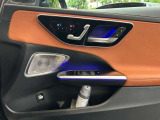 メモリー付き電動シートも装備されておりますのでシート位置を3パターン記憶できます。