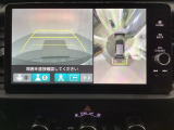 マルチビューカメラシステム搭載車です。お車の周囲を全方位でカバーします。後方・前方・両脇と、コンディションが悪い視界でもカラーモニターに映し出した映像がドライバーをサポートします。