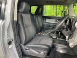 運転席まわりには十分なスペースがあり、大柄な方でもゆったり運転していただける環境です。