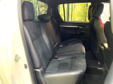 後部座席も気になるようなキズ・汚れやへたり等、大きなダメージはなく、良好な状態です。