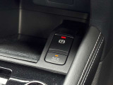 電動パーキングブレーキとオートブレーキホールド機能(信号待ち等でブレーキを踏み続けなくても自動的にブレーキ力がキープされる機能です)