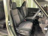 乗降がしやすい運転席。高さが調節できて小柄な方でも運転しやすいポジションをとることができます。