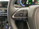 運転中、オーディオの操作をしてて、ハッとしたことはありませんか?ステアリングスイッチは、運転中でもハンドルでオーディオの操作が可能です。安全なドライブをサポートします。