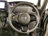 ハンドルにHondaセンシング系のクルーズコントロールやレーンキープアシストなどのスイッチと、オーディオの操作スイッチが装備されています。ハンドルから手を離さず安全に操作できます。