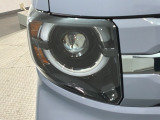 LEDヘッドライトは、点灯の瞬間から最大光量を発揮し、突然暗くなるトンネルなどでの安定感を高めます。