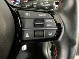 【アダプティブ・クルーズ・コントロール】予め設定した車速内でクルマが自動的に加減速。 前走車との適切な車間距離を維持しながら追従走行し、高速道路でのドライバーの疲労を軽減してくれる嬉しい機能付♪