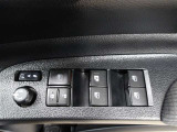 運転席から左右のドアミラーの開閉が可能です♪駐車場でのドアミラーの折り畳みが簡単です♪