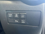 運転席横のスイッチでアイドリングスイッチやパーキングセンサーのON/OFFの切替が可能です。