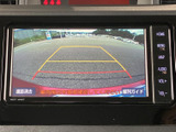 後方確認をサポートするモニター画面です。駐車時や狭い道での運転も安心です。安全な運転をサポートする頼もしい装備です。
