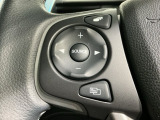 ステアリングにオーディオ操作スイッチが付いています。オーディオ画面に直接タッチしなくても操作が出来ますので、運転に集中できます。