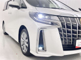 フォグランプ装着車です。暗い夜道の車両前方を明るく照らします