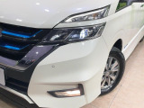 【LEDヘッドライト】悪天候や夜間走行時も良好な視界を確保し安心して運転できる高輝度LEDヘッドライトを装備!点灯速度が早く、消費電力も抑えられています。
