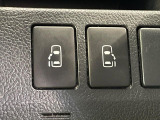 【両側パワースライドドア】スマートキーや運転席のスイッチで後席両側スライドドアの開閉が可能♪電動だから力を入れてドアを開ける必要が無く、小さなお子様でも簡単に開け閉めでき快適です♪