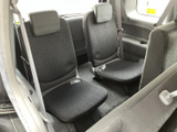 3列目シートも広々としており、大人でもゆったりと座れます。多人数乗車にも対応可能で、様々なシーンで活躍します。お子様連れにもおすすめです。