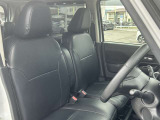 アームレストがついてます。長い距離を運転しても疲れにくいですよ!