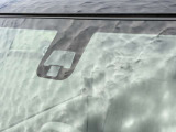 【エマージェンシーブレーキ】走行中に前方の車両等を認識し、衝突しそうな時は警報とブレーキで衝突回避と被害軽減をアシスト。より安全にドライブをお楽しみいただけます。