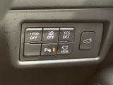 運転に必要な情報を分かりやすく表示。速度、回転数、燃料残量などを一目で確認でき、安全運転をサポートします。