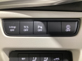 運転席脇のクラスタースイッチ部分にはパーキングセンサー、その他走行系スイッチを集中配置しております。