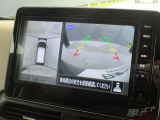 周囲の状況が分かるアラウンドビューモニター搭載。苦手な縦列駐車もこれがあれば安心ですね。
