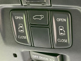 【両側パワースライドドア】スマートキーや運転席のスイッチで後席両側スライドドアの開閉が可能♪電動だから力を入れてドアを開ける必要が無く、小さなお子様でも簡単に開け閉めでき快適です♪