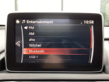 Bluetoothに接続することで、スマートフォンに入っている音楽アプリを車内で楽しめたり、通話が出来ます♪