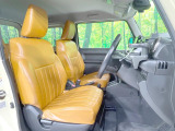 運転席シート廻りは使用感も少なく、良好な状態となっています。丁寧に使われていたことがよくわかりますね。