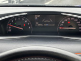 視認性の高いメーター類で、運転に必要な情報を的確に把握できます。運転状況を常に把握し、安全運転を心がけましょう。落ち着いたデザインも魅力です。