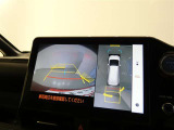 パノラミックビューモニター付きです。車両を上から見たような映像を画面に表示。運転席からの目視だけでは見にくい、車両周辺の状況をリアルタイムでしっかり確認できます。