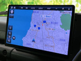 見やすい地図表示で、目的地へのナビゲーションをスムーズに。周辺情報も確認でき、初めての場所でも安心です。ドライブの計画も立てやすくなります。