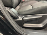 シートハイトアジャスターが付いているので運転姿勢を調整するのに便利ですね。身長に合ったシートポジションは安全運転や疲労軽減にもつながります。