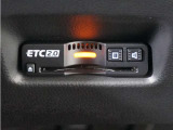 ◆ETC2.0装着◆進化したドライブ体験。料金収受システムだけだったETCが生まれ変わって、高速道路を賢く使うETC2.0に進化しました。多彩な情報サービスが便利で快適なドライブ体験を提供します。