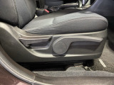 シートハイトアジャスターが付いているので運転姿勢を調整するのに便利ですね。身長に合ったシートポジションは安全運転や疲労軽減にもつながります。