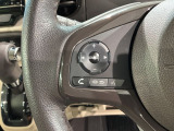 ステアリングにオーディオ操作スイッチが付いています。オーディオ画面に直接タッチしなくても操作が出来ますので、運転に集中できます。