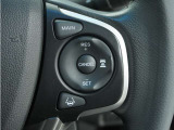 ◆アダプティブクルーズコントロール◆予め設定した車速内でクルマが自動的に加減速。前走車との適切な車間距離を維持しながら追従走行します。【LKAS】車線維持支援システムでステアリング操作を支援。