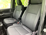 シンプルで使いやすい空間が広がります。運転に必要な情報が視認しやすく、安全運転をサポート。快適なドライブを楽しめます。
