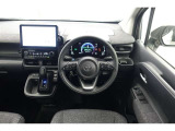 スタイリッシュなインパネ周りです!運転の際、常に目にする部分は、シックにまとめた飽きの来ないデザインが人気です!
