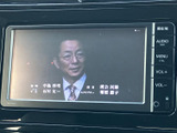 停車中には、TVの視聴も可能です。休憩時間などに、ニュースや番組を楽しめます。後部座席の方も快適に過ごせる工夫が施されています。