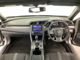【前方視界】開放的な前方視界!運転がしやすく疲れにくいです♪窓が大きく、見通しがとっても良いおクルマですよ♪