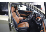 ナッパレザー本革シート!運転席&助手席シートには、シートベンチレーションを装備!長時間の運転でも疲労を軽減し正確な運転操作を支えるシートです(仙骨を支えて)運転席・助手席パワーシートになります。
