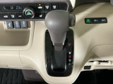 オートマチックシフトレバーは、手になじみ操作しやすい形状で安全運転にもつながります♪