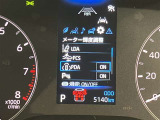 視認性に優れたメーターを採用しており、走行中でも車速や情報が分かりやすく表示されます。運転時の視線移動をむりのない範囲に抑え、快適で安心感のあるドライブをサポートします。