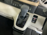 発進時から滑らかに加速する無段階変速のCVTはストップ&ゴーの多い街の中も快適です