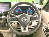 インテリアに合わせたデザインのステアリングは、運転される方のことも考え、運転しやすい形状、大きさです。是非一度、実際に触ってお確かめください。