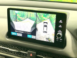 【マルチビューカメラシステム】専用のカメラにより、上から見下ろしたような視点で360度クルマの周囲を確認することができます☆死角部分も確認しやすく、狭い場所での切り返しや駐車もスムーズに行えます。