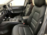 高いホールド性で運転姿勢が安定します。長距離ドライブでも疲れにくいのが魅力です。快適なドライビングライフをお送りください♪