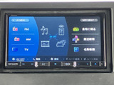 多彩な機能を備えたナビ・オーディオシステムです。使いやすいインターフェースで、快適なドライブをサポートします。音楽や情報を楽しんでください。