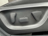 パワーシート搭載。微妙な調整が手軽にでき、最適なポジションで運転することが可能です。