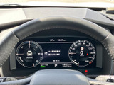 視認性の高いメーター類は、運転に必要な情報をドライバーへ的確に伝達。洗練されたデザインと機能性を兼ね備えています。