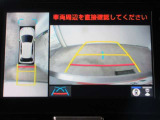 車両を上から見たような映像をディスプレイオーディオ画面に表示するパノラミックビューモニター