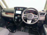 運転席まわりです。 各操作スイッチは使いやすい位置に配置されてます。
